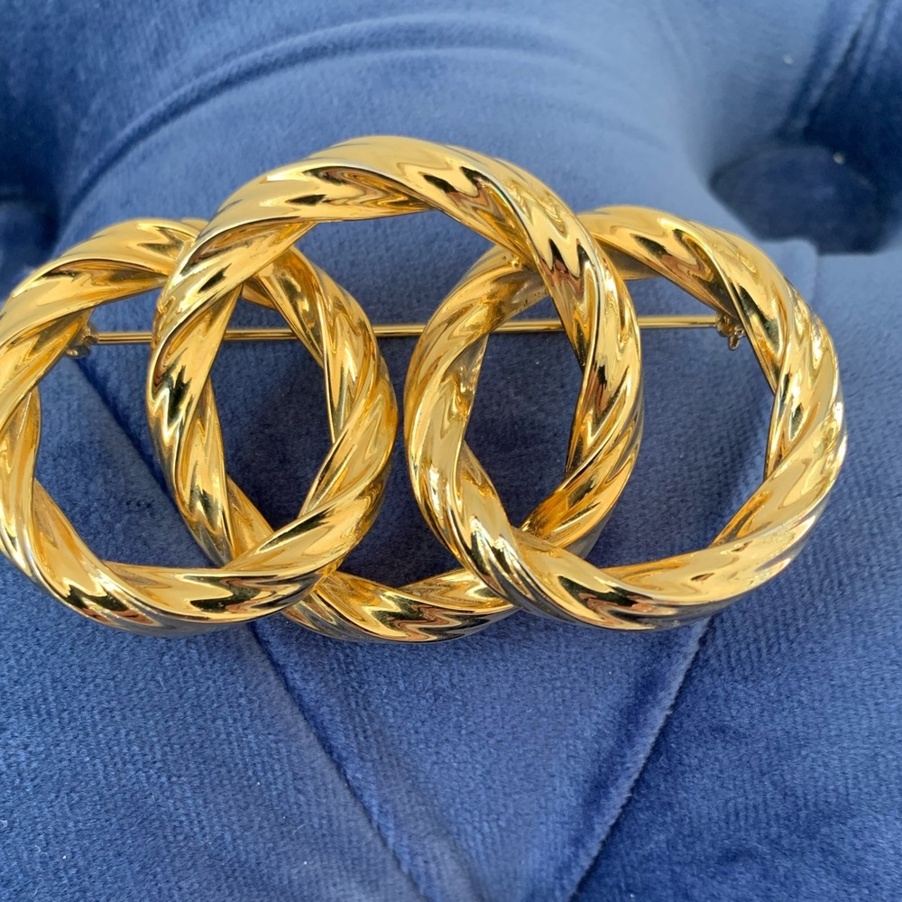 Gold 3 Circle Brooch